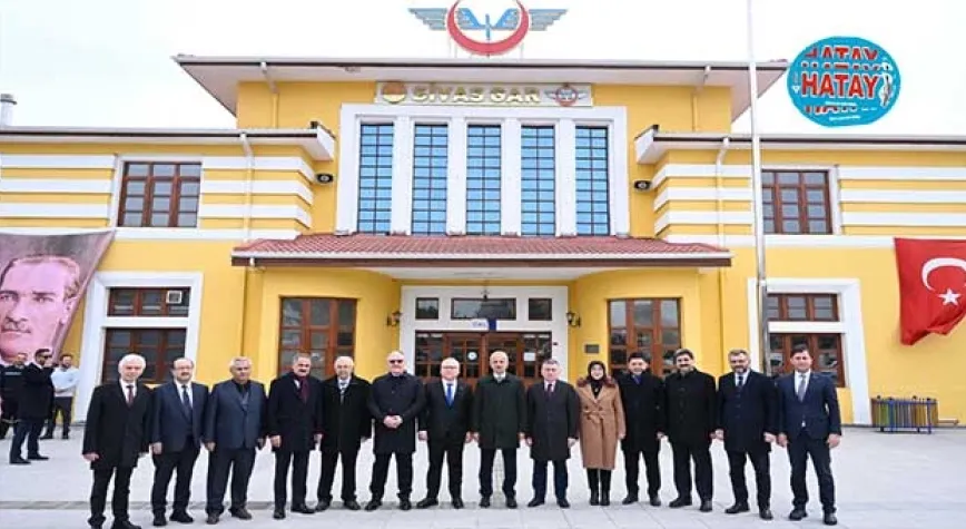 135 BİN YOLCU KAPASİTELİ AKDAĞMADENİ YHT İSTASYONU AÇILDI