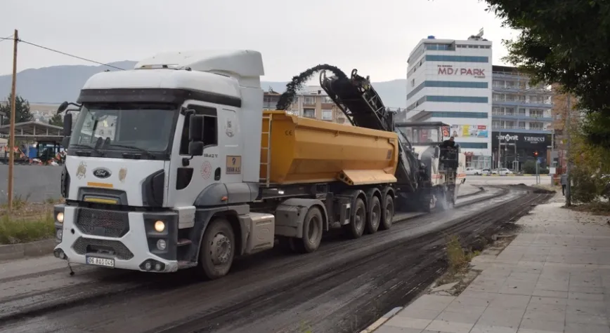 15 İLÇEDE ASFALT VE YOL YENİLEME ÇALIŞMASI DEVAM EDİYOR