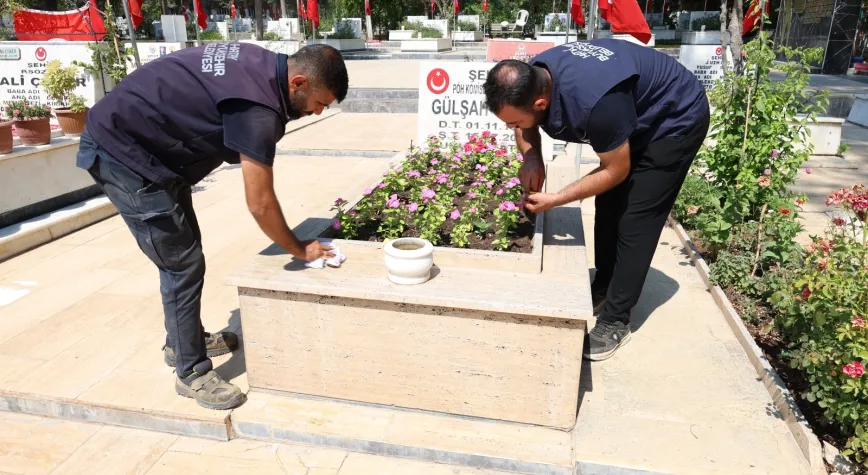 15 Temmuz Öncesi Hatay'daki Şehitliklerde Vefa Mesaisi
