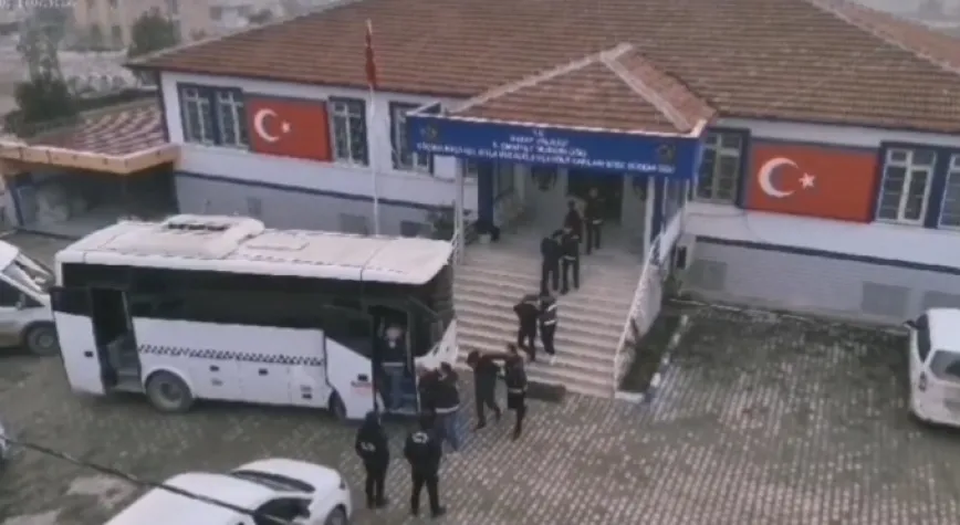 29 göçmen kaçakçısı gözaltına alındı