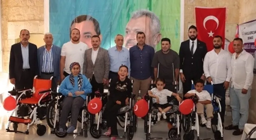 5 ENGELLİ BİREYE AKÜLÜ SANDALYELERİ TESLİM EDİLDİ