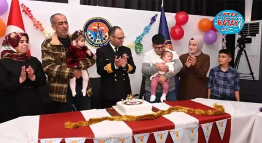 6 ŞUBAT DEPREMİ SONRASI TCG BAYRAKTAR GEMİSİNDE DOĞAN BEBEKLERE YAŞ GÜNÜ KUTLAMASI