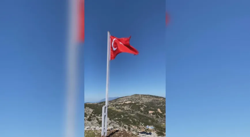  7 Tepede 7 Türk Bayrağı Dalgalanıyor