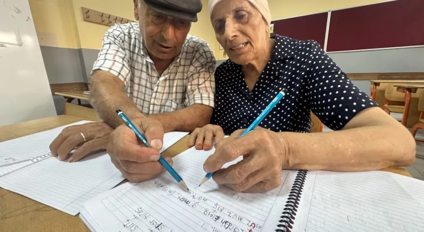 72 Yaşında Birlikte Okuma Yazma Öğrendiler
