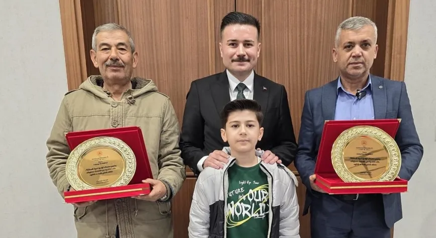 Acar’dan teşekkür plaketi