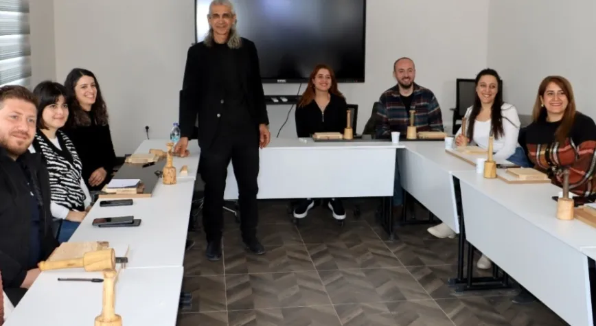 Ahşap Yontu Atölyesinde Sanat ve Dayanışma Buluştu