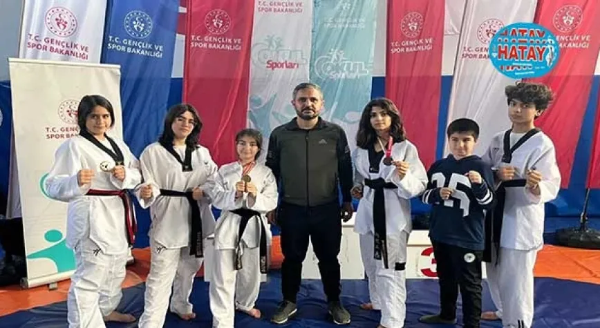 AKIL VE ZEKA OYUNLARINDA EMİNE SAADET ÇARMIKLI ORTAOKULUNDAN 5 DALDA 5 DERECE