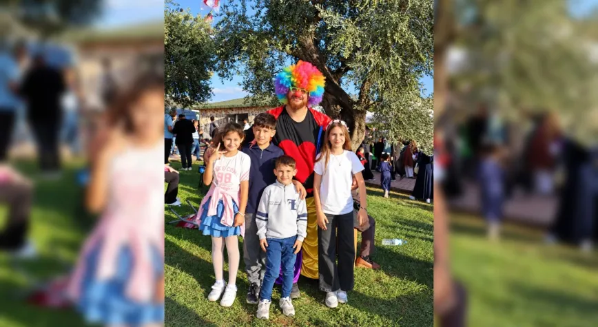 Altınözü Festivali’nde Gönüllü Palyaço İlgi Odağı Oldu