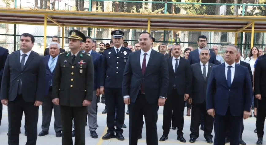 Altınözü ilçe protokolü Ata’nın huzurunda