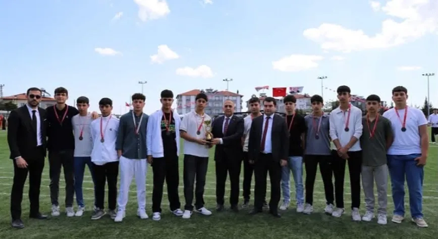 Altınözü’nde 19 Mayıs Coşkusu Büyük Katılımla Kutlandı
