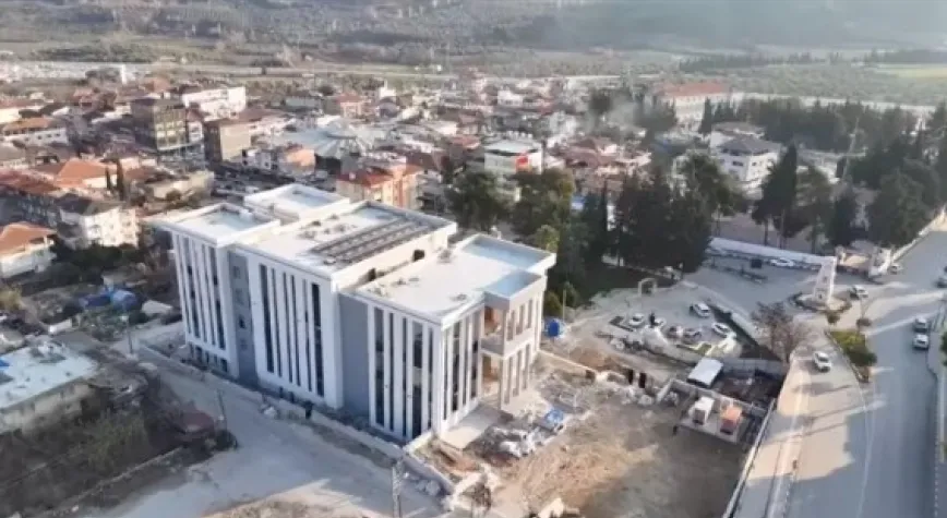 Altınözü’nde hükümet konağı gün sayıyor