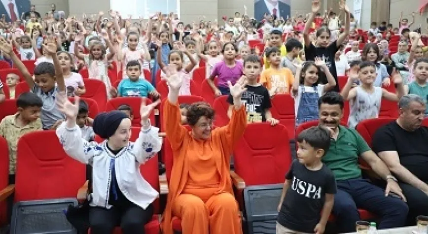 ALTINÖZÜ'NDE NİNA'NIN RÜYASI OYUNU SERGİLENDİ