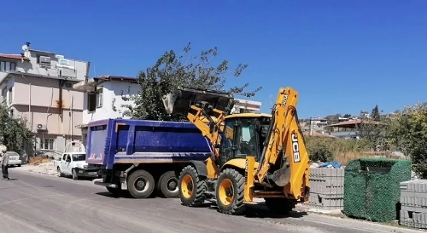 Altınözü’nde Temizlik Çalışmaları Kararlılıkla Sürüyor