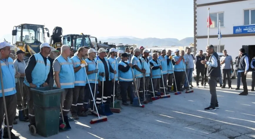 Antakya Belediyesi ekipleri sahada