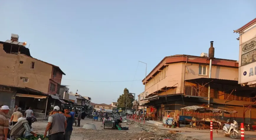 Antakya’da Pazarcıların Bekleyişi Sürüyor: Kapalı Pazar Açılacak mı?