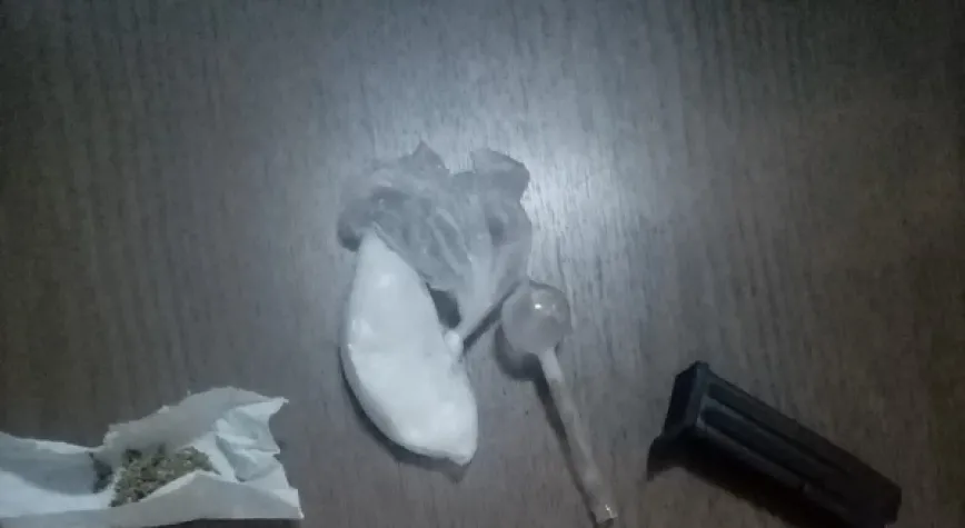 Araçtan uyuşturucu ve silah çıktı