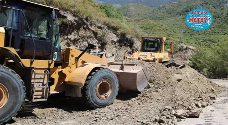 ARSUZ KARAYOLU TRAFİĞE KAPATILDI