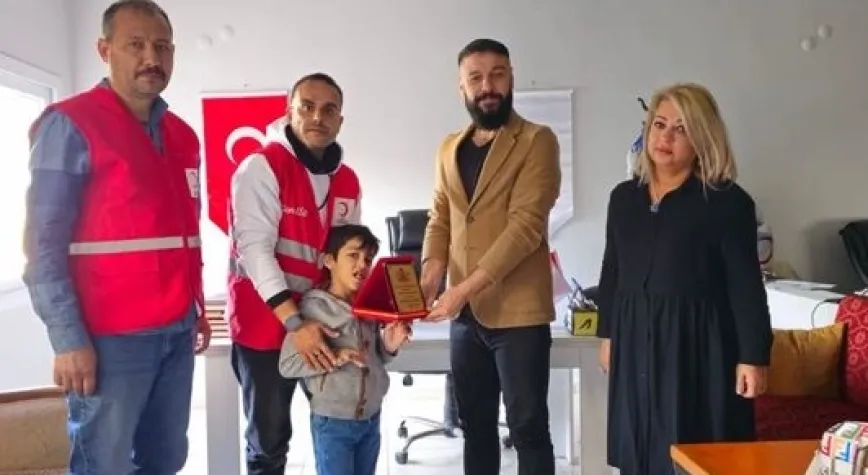 ARSUZ KIZILAY ŞUBESİNE ENGELLİ DOSTU PLAKETİ