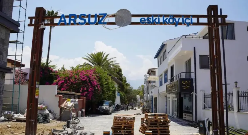 Arsuz Turizm Sokağı Yenilenen Yüzüyle Açılışa Hazırlanıyor