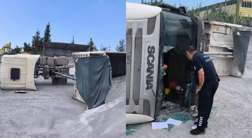 Arsuz’da Devrilen Kum Yüklü Kamyonun Sürücüsü Yaralandı