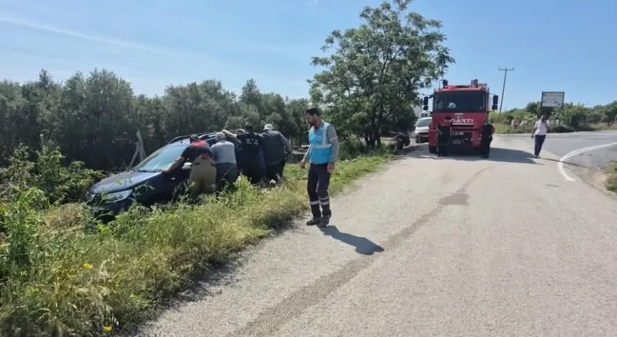 Arsuz’da Şarampole Devrilen Otomobilde Sürücü Yaralandı
