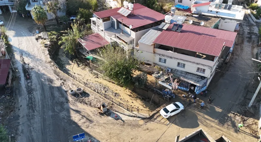 Arsuz’da Yağış Sonrası Ekipler Sahaya İndi