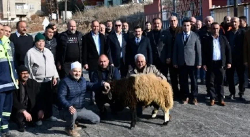 ASFALTI TAMAMLANAN YOL KURBANLAR KESİLEREK AÇILDI