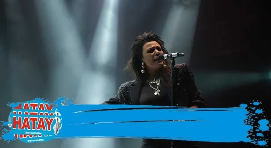 YASMİN LEVY’DEN KADIN SEYİRCİLERE KARANFİL