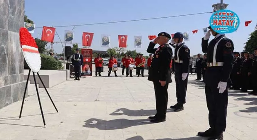 Atatürk Anıtında tören