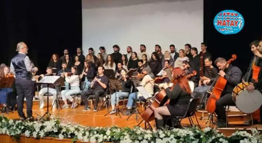 Atatürk'ün yapay zekayla oluşturulan sesine orkestrayla eşlik ettiler