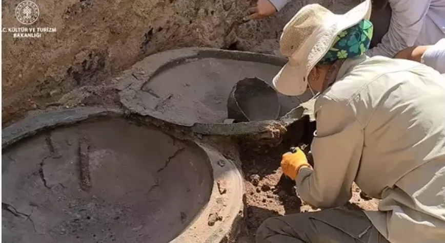 Ayanis Kenti'ndeki kazılarda 3 kalkan ile 1 miğfer bulundu