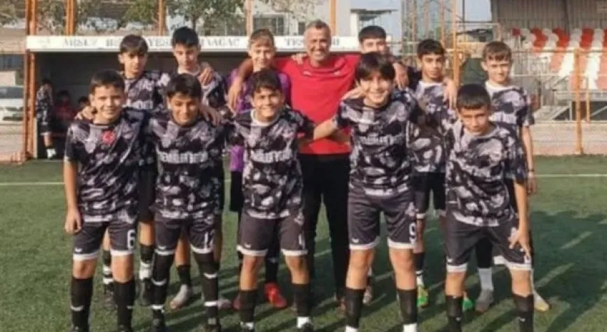 Azganlıkspor Yıldızlarıyla Gülmeye Devam Ediyor