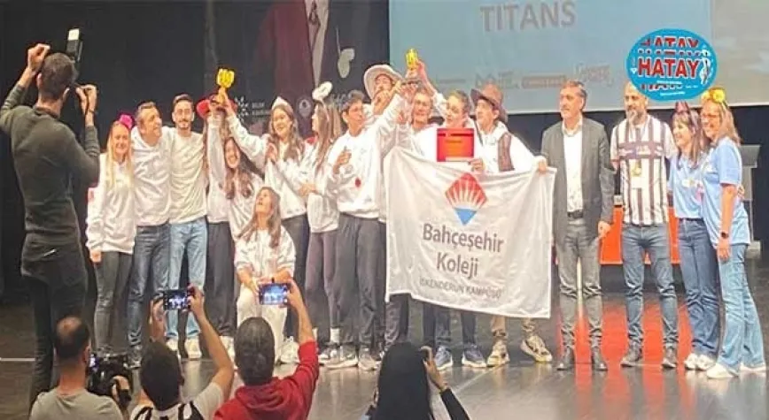 BAHÇEŞEHİRLİ ÖĞRENCİLER ÜÇ ÖDÜLÜ BİRDEN KAZANDI