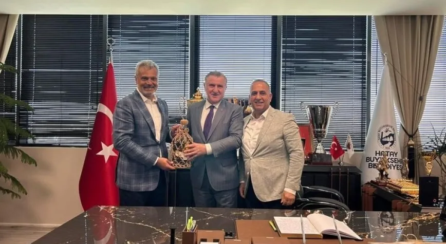 BAKAN BAK’A ZEYTİNYAĞI HEDİYESİ