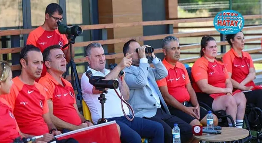 BAKAN BAK’TAN PARALİMPİK SPORCULARIN AİLE VE ANTRENÖRLERİNE TEŞEKKÜR