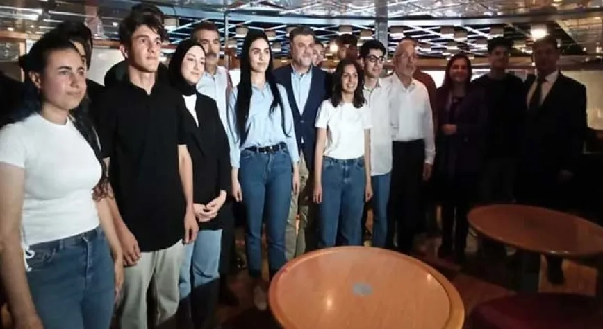 BAKAN TEKİN RAUF BEY GEMİSİNİ ZİYARET ETTİ