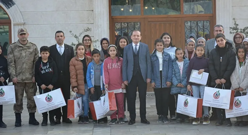 BAŞARILI ÖĞRENCİLERİ SEVİNDİRİLDİ