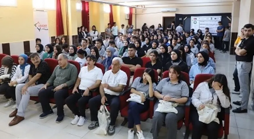BAŞHEKİM AKIN GENÇLERLE BULUŞTU