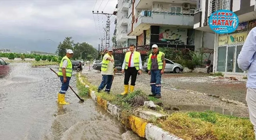 BAŞKAN ÇİZMELERİ GİYDİ SAHAYA İNDİ