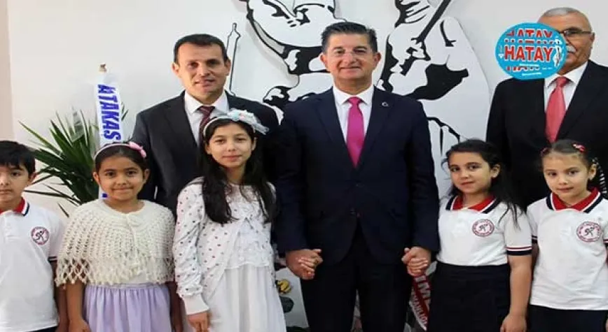 BAŞKAN ÖĞRENCİLERİ AĞIRLADI