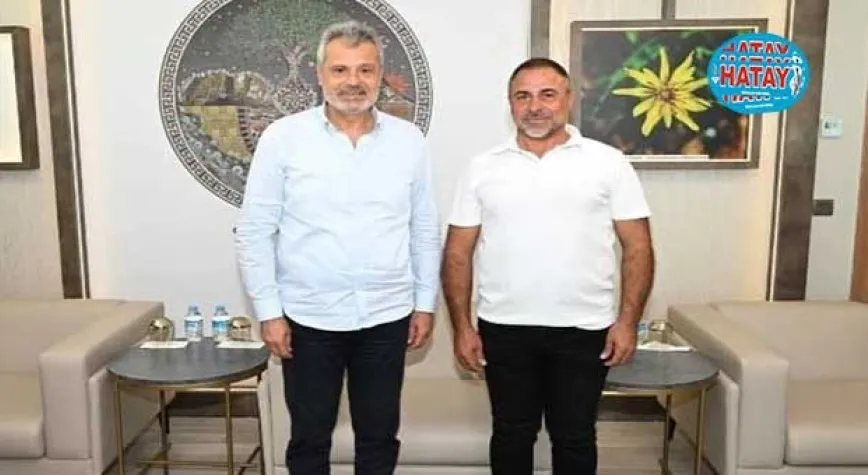 BAŞKAN ÖNTÜRK’E PLAKET