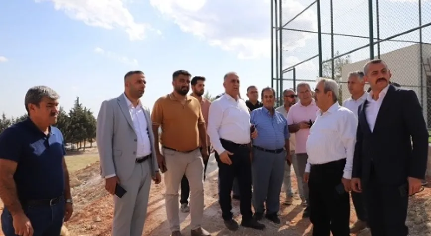 Başkan Sarı Karbeyaz Halı Saha Projesi’ni İnceledi