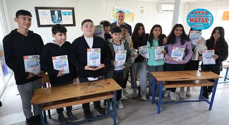 BAŞKAN SAVAŞ, DEPREMZEDE ÖĞRENCİLERİN KARNE SEVİNCİNE ORTAK OLDU