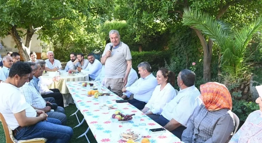 BAŞKAN YILMAZ VATANDAŞLARLA İSTİŞARELERDE BULUNUYOR