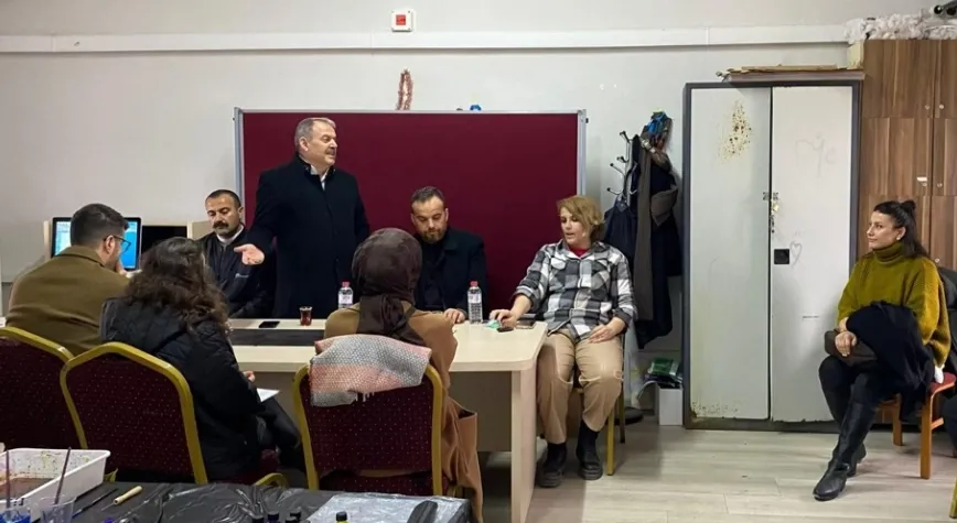 Bayrakdar okulları ziyaretini sürdürdü