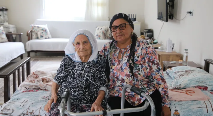 Belen’de 98 Yaşındaki Şemsi Teyzenin Yolu Yenilendi