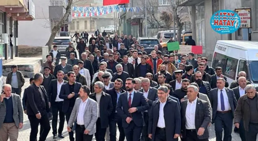 Beraberindeki 700 kişiyle, AK Parti’den ayrılıp DEVA Partisi’ne katıldı