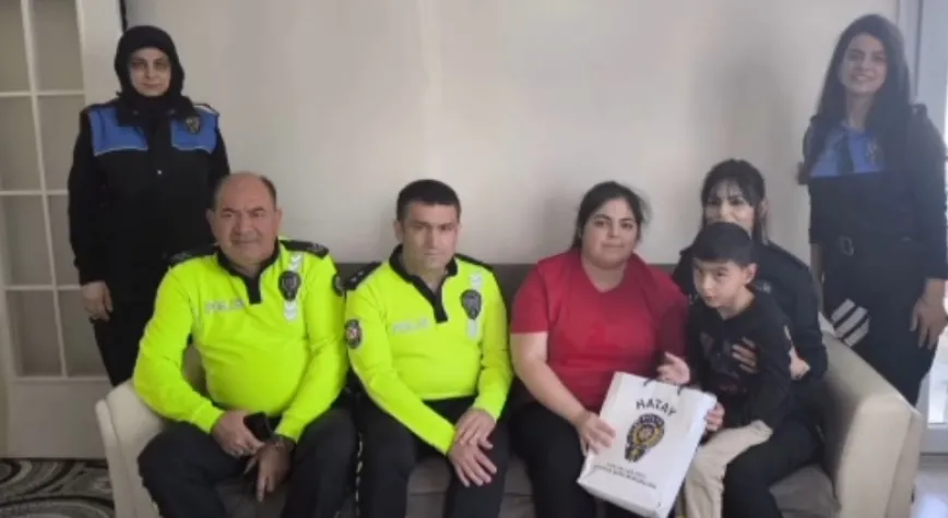 Berkay’a Polislerden Moral Ziyareti