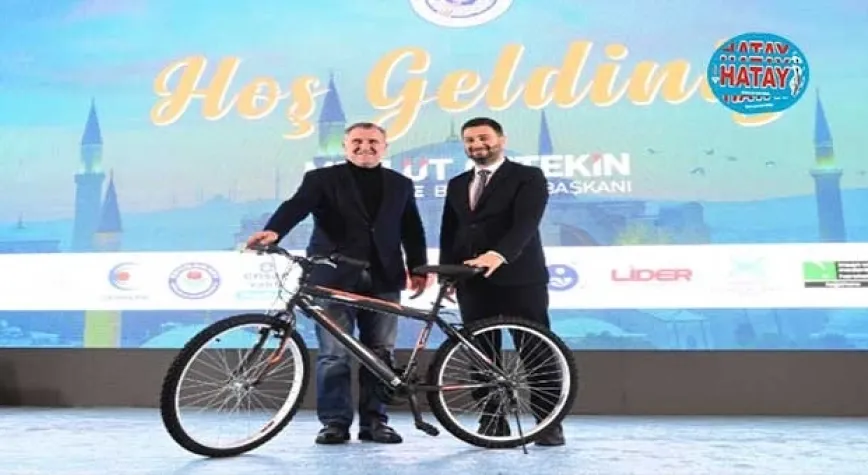 Bin çocuğa bisiklet dağıtıldı