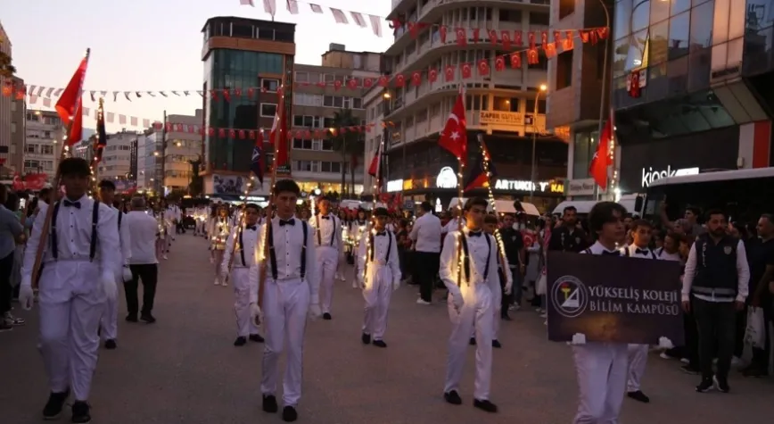 Binlerce Kişi Fener Alayı’nda Buluştu